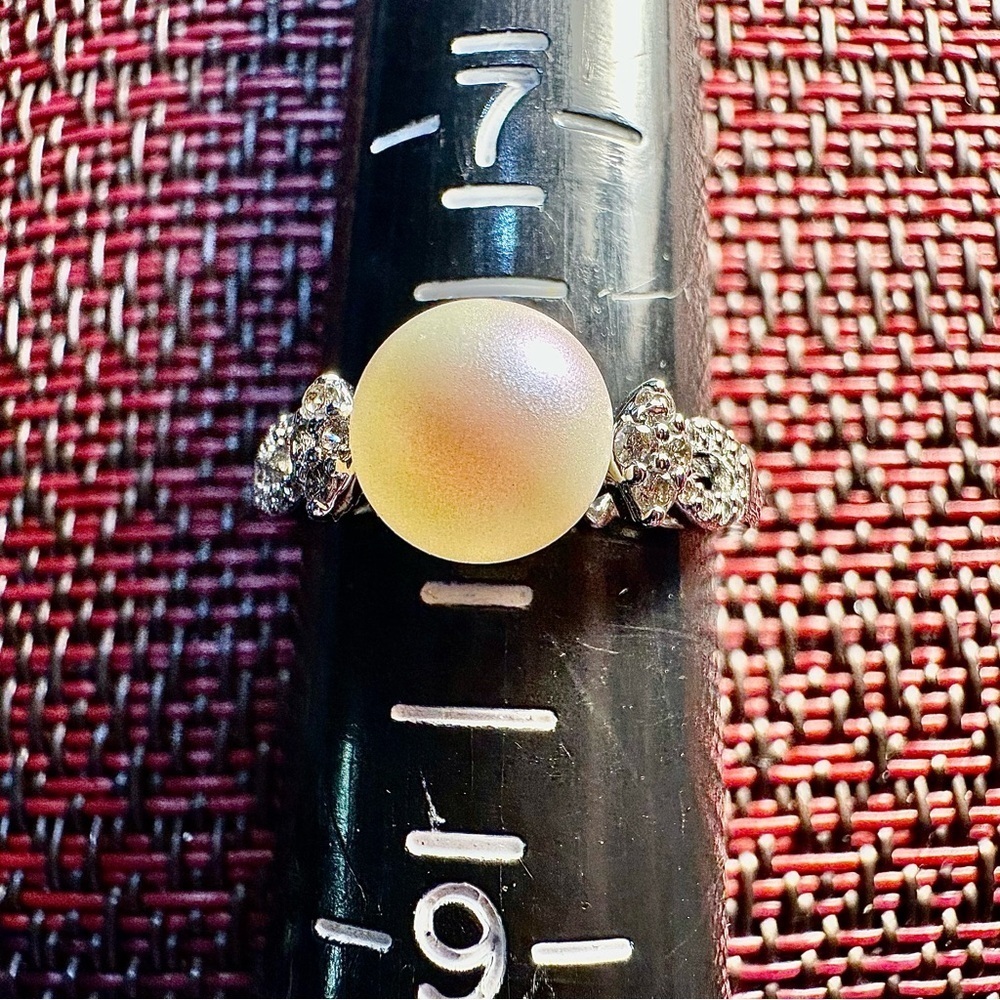 Fragrant Jewels Opalescent Pearl Ring with Gem Accents